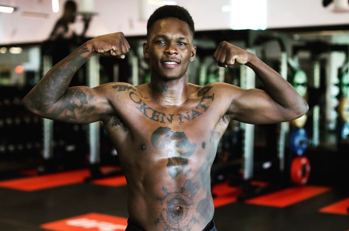 Juara kelas menengah UFC, Israel Adesanya.