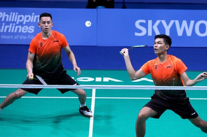 Pasangan ganda putra Indonesia, Fajar Alfian/Muhammad Rian Ardianto, pada partai kedua beregu SEA Games 2019 melawan Malaysia di Muntinlupa Sports Center, Rabu (4/12/2019).