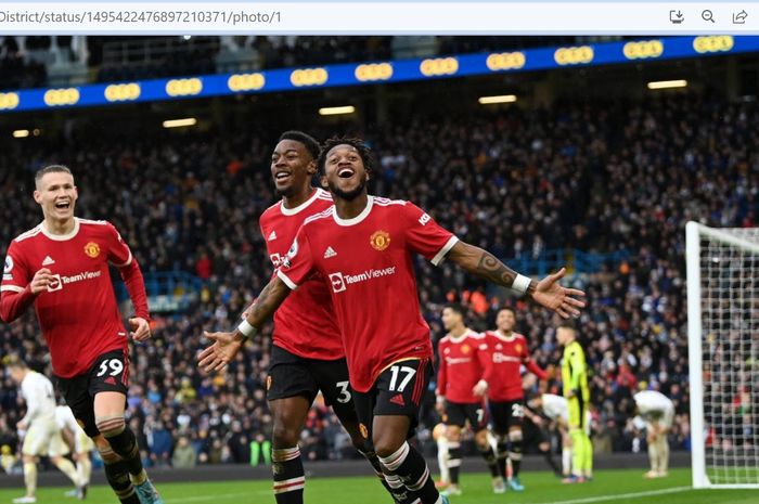 Gelandang Manchester United, Fred, merayakan gol ke gawang Leeds United pada pekan ke-26 Liga Inggris 2021-2022 di Stadion Elland Road, Minggu (20/2/2022).