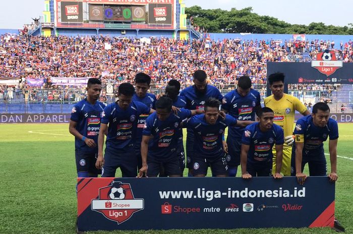 Para pemain Arema FC berpose sebelum menjamu PSS Sleman pada pekan ke-20 Liga 1 2019 di Stadion Kanjuruhan, Kabupaten Malang, Selasa (24/9/2019) sore.