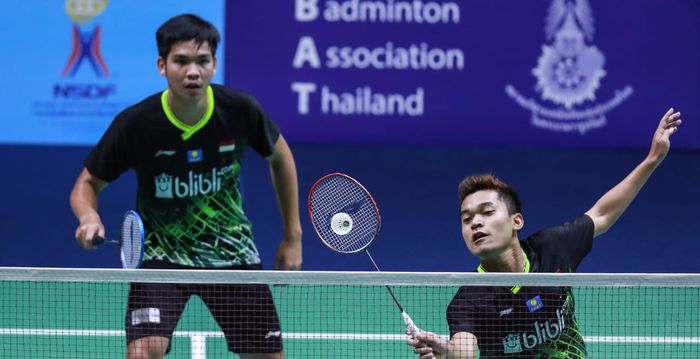 Pasangan ganda putra Indonesia, Leo Rolly Carnando/Daniel Marthin, tampil pada babak kualifikasi Thailand Masters 2020 di Indoor Stadium Huamark, Bangkok, Selasa (21/1/2020).
