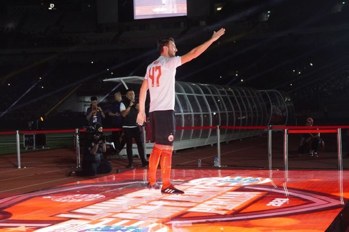 Marco Motta diperkenalkan sebagai bagian Persija Jakarta saat launching tim di Stadion Utama Gelora Bung Karno (SUGBK), Senayan, Jakarta Pusat, Minggu (23/2/2020). 