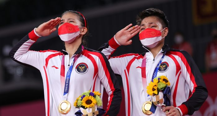 Greysia Polii/Apriyani Rahayu saat victory ceremony Olimpiade Tokyo 2020, Senin (2/8/2021)