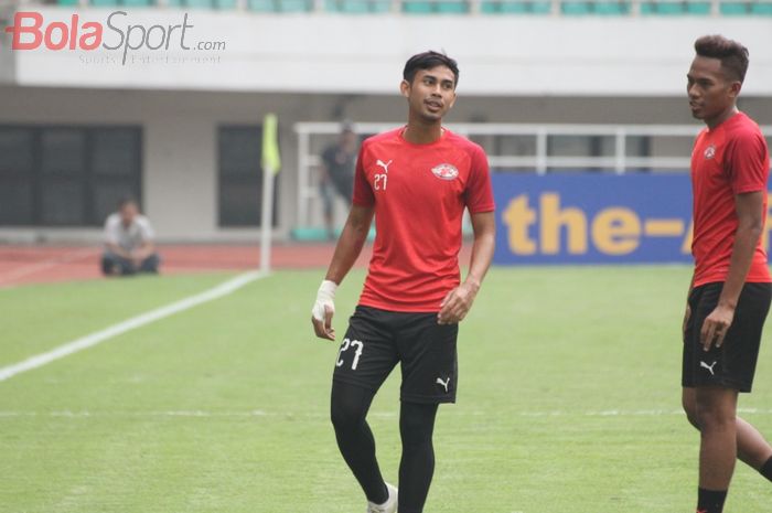 Pemain Home United, Adam Swandi saat menjalani official training timnya di Stadion Pakansari, Kabupaten Bogor, Senin (29/4/2019).