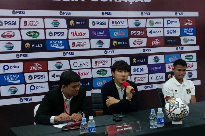 Pelatih timnas Indonesia, Shin Tae-yong dalam jumpa pers seusai menaklukan Curacao dalam laga FIFA Matchday leg pertama di Stadion Gelora Bandung Lautan Api (GBLA), Bandung, Sabtu (24/9/2022).