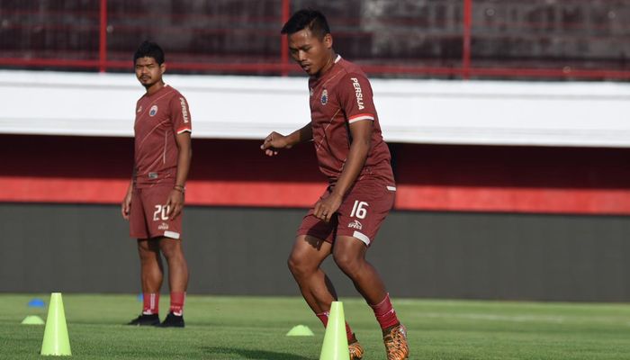 Pemain Persija Jakarta, Tony Sucipto pada saat jalani official training di Stadion Kapten I Wayan Dipta, Gianyar, Bali, Kamis (25/4/2019).