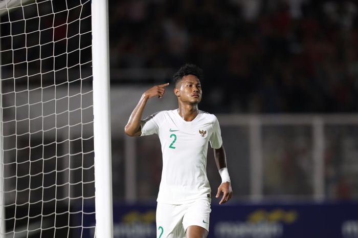 Selebrasi bek sayap timnas U-19 Indonesia, Bagas Kaffa, setelah mencetak gol ke gawang Hong Kong dalam lanjutan Kualifikasi Piala Asia U-19 2020 di Stadion Madya, Jumat (8/11/2019).