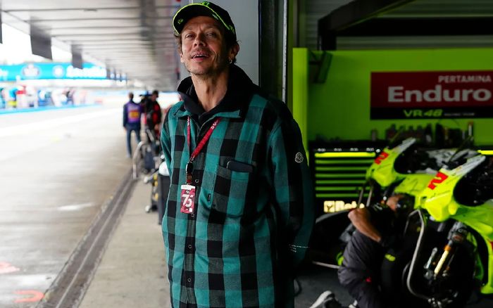 Bos Pertamina Enduro VR46, Valentino Rossi berada di garasi timnya pada MotoGP Spanyol 2024