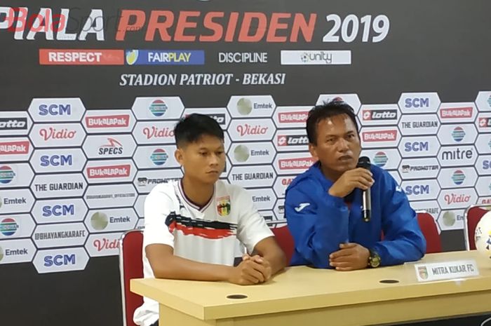 Pemain dan Pelatih Mitra Kukar yakni Dedy Gusmawan serta Sukardi Kardok pada jumpa pers seusai laga kontra Bali United, Minggu (3/3/2019).