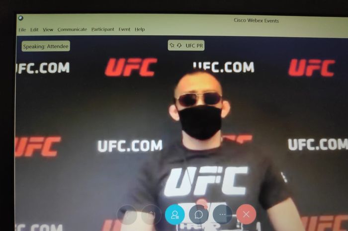 Tony Ferguson, mengawali jumpa pers UFC 249 Virtual Media Day dengan memakai masker, Kamis (7/5/2020).