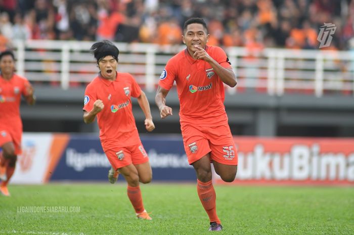 Pemain Borneo FC saat merayakan selebrasi setelah mencetak gol ke gawang Persib Bandung dalam laga pekan ketiga Liga 1 2022-2023 di Stadion Segiri, Samarinda, Minggu (7/8/2022).