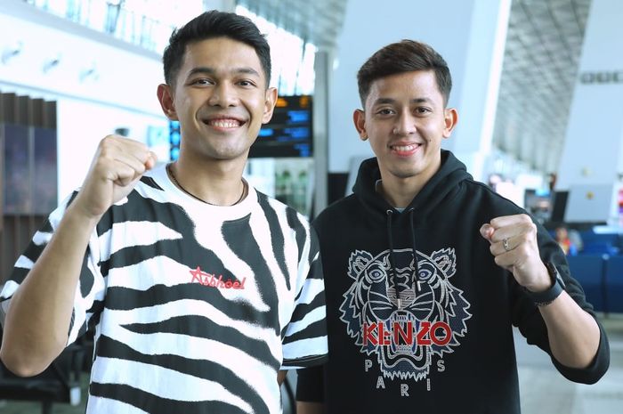 Pasangan ganda putra Indonesia, Fajar Alfian/Muhammad Rian Ardianto, saat berada di Bandara International Soekarno-Hatta, Banten,  Minggu (8/1/2022). Fajar/Rian bertolak ke Malaysia untuk menghadapi Malaysia Open 2023.