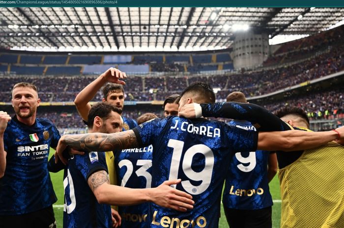 Para pemain Inter Milan merayakan gol Joaquin Correa ke gawang Udinese.