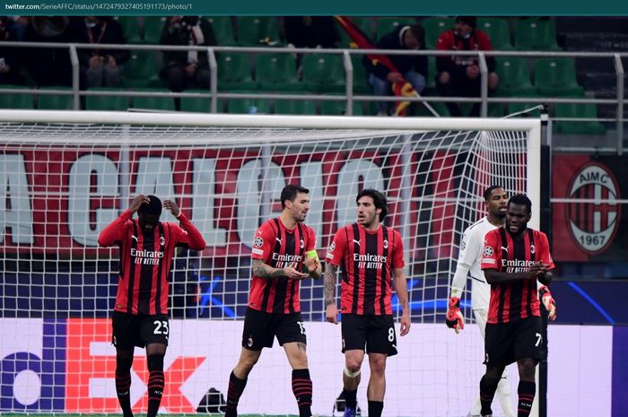 AC Milan tengah mengalami grafik penurunan performa di Liga Italia 2021-2022.