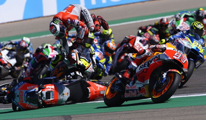 Jorge Lorenzo crash di MotoGP Aragon 2018.