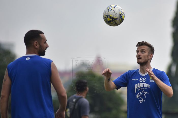 Rene Mihelic menjalani latihan perdana bersama skuat Persib Bandung pada Rabu (8/5/2019) di Sagara ITB, Bandung.