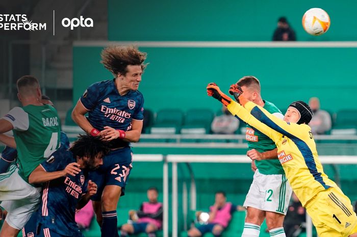 Bek Arsenal, David Luiz, menjadi pemain tertua yang mencetak gol untuk Arsenal dalam laga yang berakhir dengan kemenangan atas Rapid Wien. 