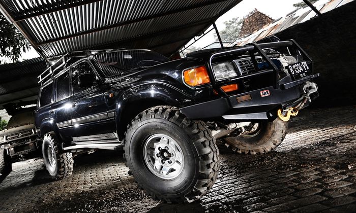 Toyota Land Cruiser Seri 80