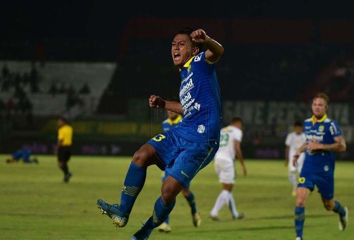 Winger Persib Bandung, Febri Hariyadi, merayakan gol yang dicetaknya ke gawang Persebaya Surabaya pada pekan ke-23 Liga 1 2019.