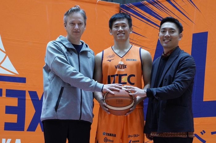 Pemain basket tanah air, Abraham Damar Grahita saat sesi perkenalan bersama klub basket asal Jepang, Veltex Shizuoka