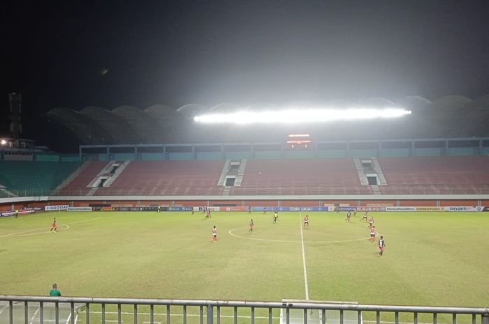 Suasana pertandingan Madura United vs Bali United di Stadion Maguwoharjo, Sleman, Senin (12/12/2022).
