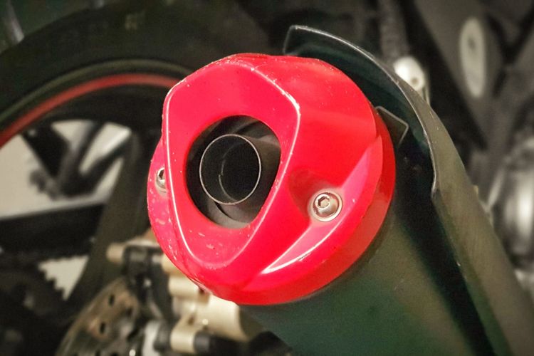 Knalpot Motor Mengeluarkan Asap Hitam Bukan Putih? Ini Penyebabnya