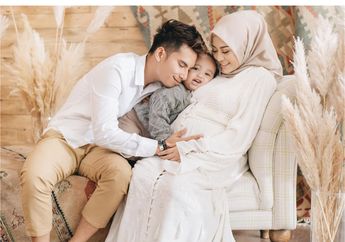 Selesaikan Skripsi Saat Hamil Besar, Rachel Vennya Akhirnya Melahirkan Anak Keduanya