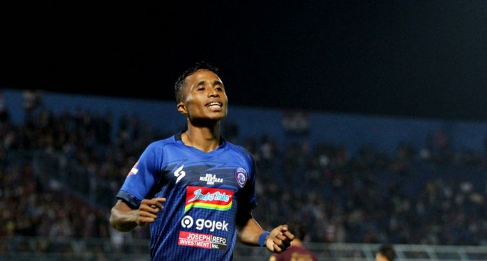 Gelandang Arema, Ridwan Tawainella saat bermain menghadapi PSM Makassar di pekan ke-22 Liga 1 2019