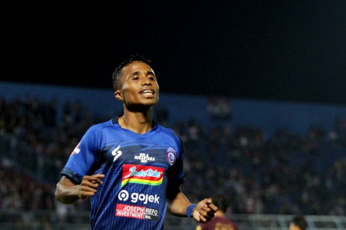 Gelandang Arema, Ridwan Tawainella saat bermain menghadapi PSM Makassar di pekan ke-22 Liga 1 2019