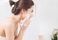 Tahapan Triple Cleansing untuk Bersihkan Wajah Secara Tuntas, Stylovers Wajib Tahu!