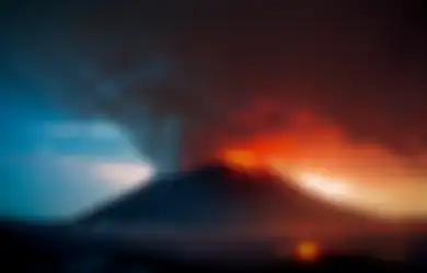 Gunung Merapi Meletus Bikin Panik Seisi Jawa, Sebaliknya Jika Gunung Agung Meletus Kita Harus Bahagia, Kok Gitu?