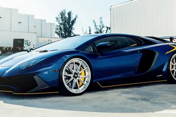 Lamborghini Aventador.
