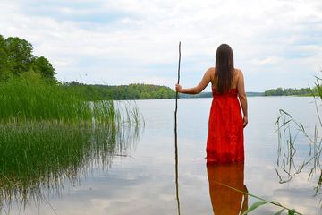 Siap Siap Dapat Kabar Baik Ternyata Arti Mimpi Berjalan Di Atas Air Jadi Pertanda Kebahagiaan Yang Segera Hadir