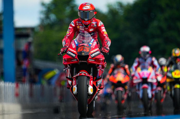 Pembalap Ducati Lenovo, Francesco Bagnaia pada sesi latihan bebas MotoGP Thailand 2022