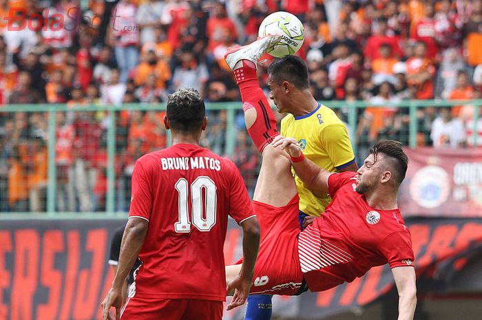 Bruno Matos dan Marko Simic pada laga kontra Kepri 757 Jaya, di Stadion Patriot Chandrabhaga, Kota Bekasi, Rabu (23/1/2019).