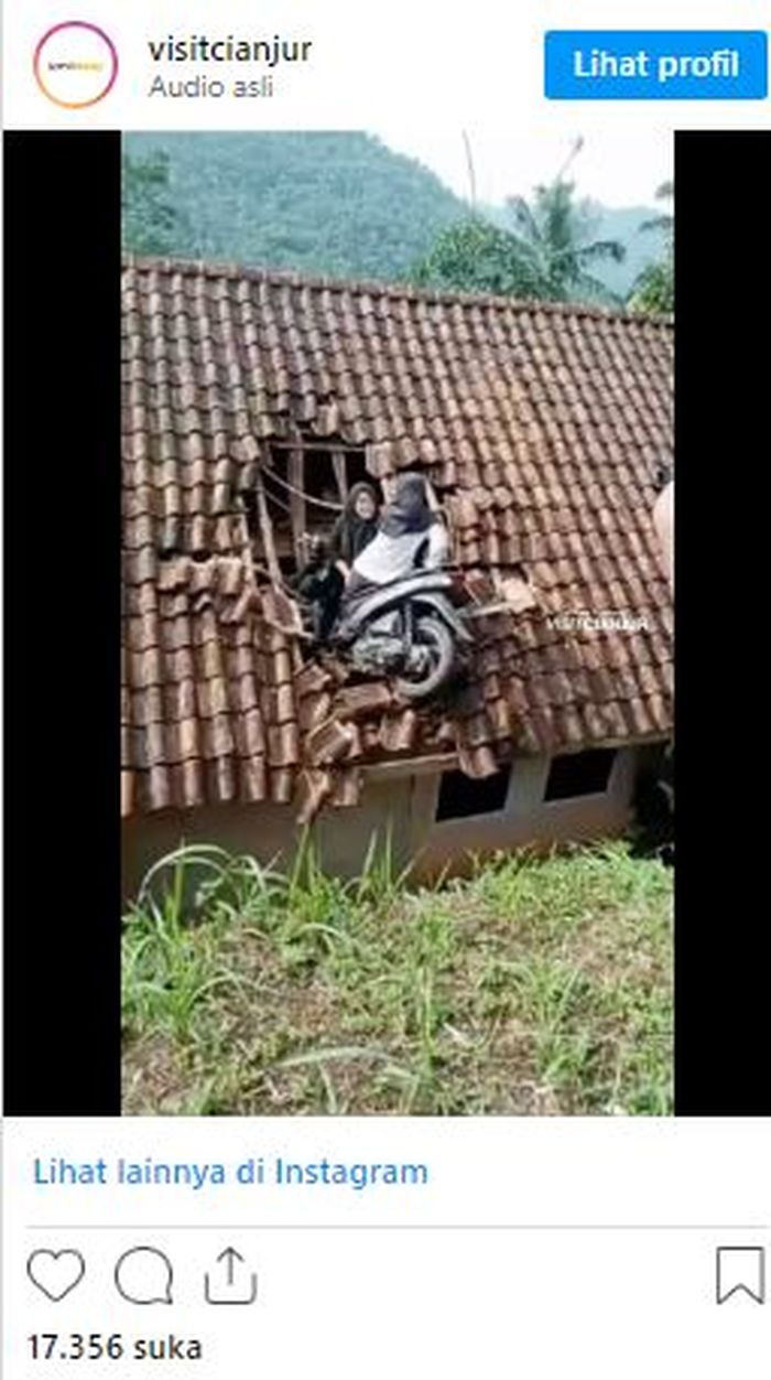 Niat Hati Mau Ngabuburit Naik Motor, 2 Bocil SD di Tasikmalaya Malah Berakhir Nyungsep di Atas Genteng Rumah Warga: Remnya Blong!