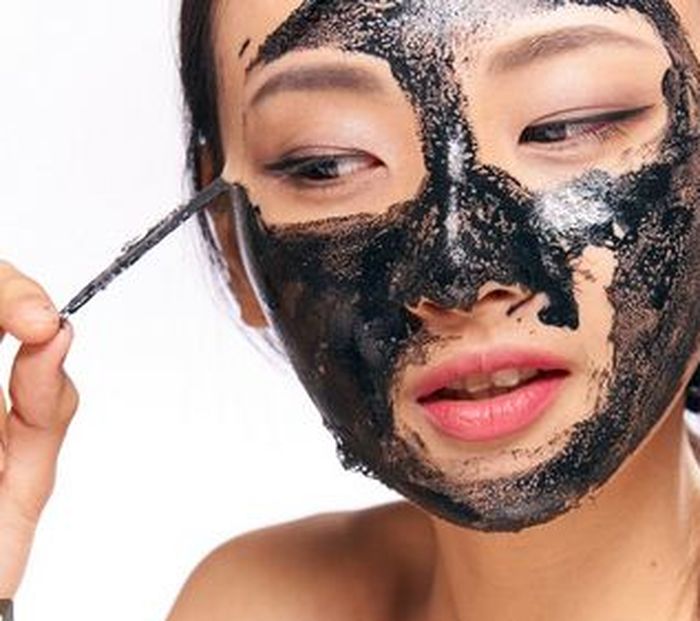 Masker Peel Off cocok untuk angkat sel kulit mati.