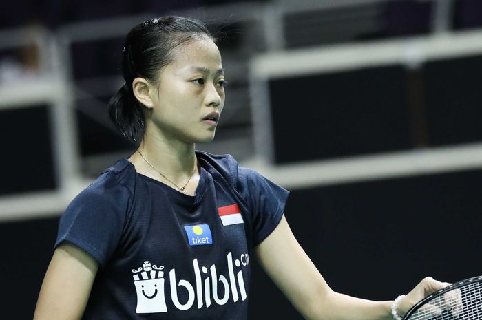 Pebulu tangkis tunggal putri Indonesia, Fitriani, saat menjalani laga melawan Ratchanok Intanon pada babak kesatu Singapore Open 2019.