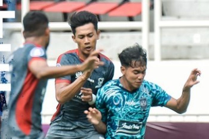 Duel Pemain PSIS Semarang Vs Madura United di pekan ke-29 Liga 1.