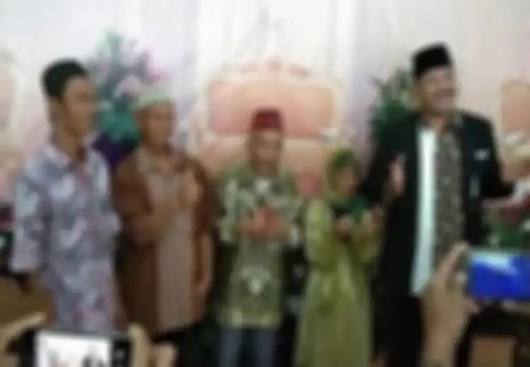Bermodal Mas Kawin Rp150 Ribu, Kakek 92 Tahun Nikahi Nenek 79 Tahun yang Jatuh Cinta Karena Kayu Bakar, 'Saya Ingin Hidup Bahagia Bersama Sampai Nanti'