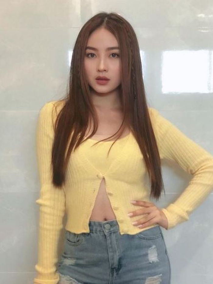 Gaya seksi Natasha Wilona