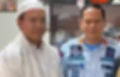 Foto bukti damai Ryan Jombang dan Habib Bahar bin Smith bersama Kalapas Gunung Sindur. 