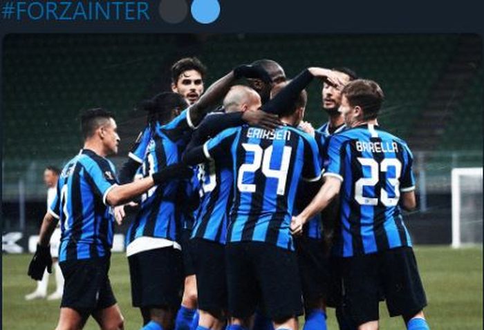 Para pemain Inter Milan merayakan gol yang dicetak Romelu Lukaku ke gawang Ludogorets pada pertandingan babak 32 besar Liga Europa 2019-2020, Jumat (28/2/2020) dini hari WIB.