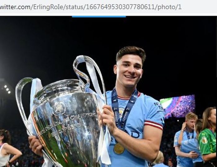 Penyerang Manchester City, Julian Alvarez, saat menjuarai Liga Champions 2022-2023.