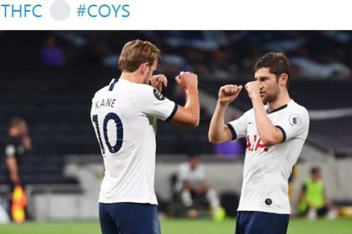 Striker Tottenham Hotspur, Harry Kane, merayakan gol yang dicetak ke gawang West Ham United dalam laga Liga Inggris di Tottenham Hotspur Stadium, Selasa (23/6/2020).