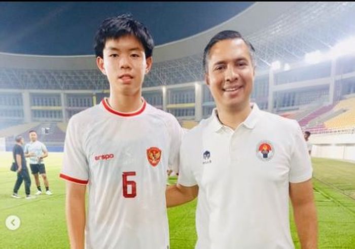 Lucas Raphael Lee bersama Hamdan Hamedan, salah satu pemain timnas U-16 Indonesia untuk ASEAN Cup U-16 2024.
