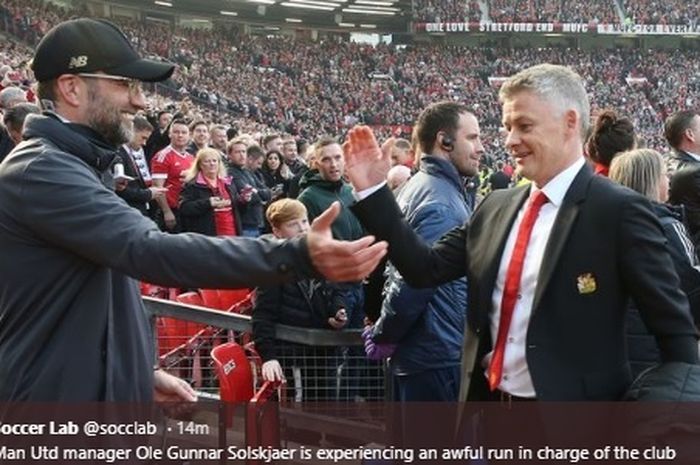 Respons berbeda ditunjukkan fans Liverpool dan Manchester United dengan Juergen Klopp banjir dukungan, sementara tagar OleOut berkumandang.