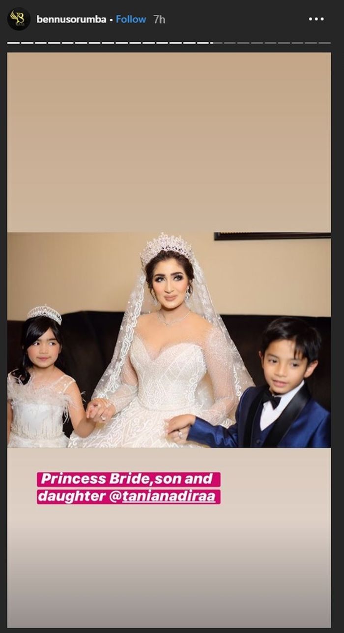 Tania Nadira dan kedua anaknya