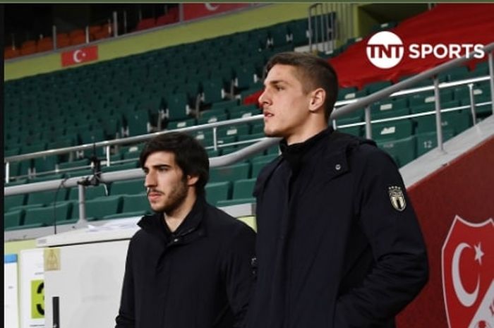 Dua pemain timnas Italia, Sandro Tonali (kiri) dan Nicolo Zaniolo, diperiksa polisi soal dugaan keterlibatan dalam skandal judi ilegal yang menjerat para pemain Liga Italia.
