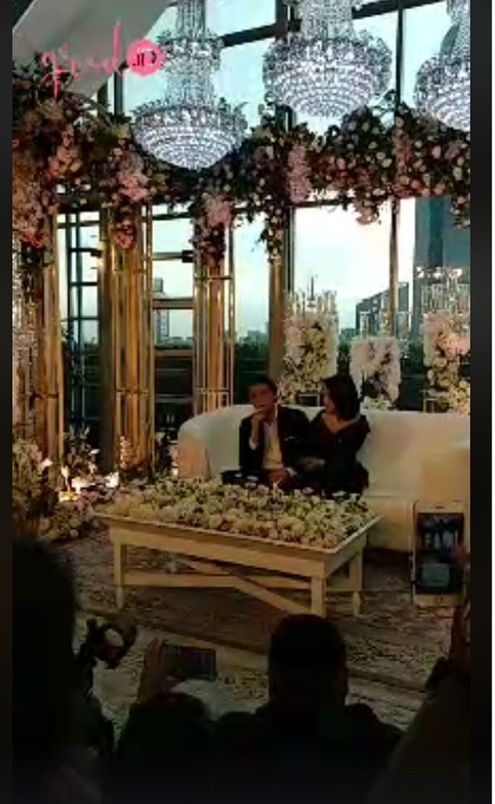 Syahrini dan Reino saat jumpa pers